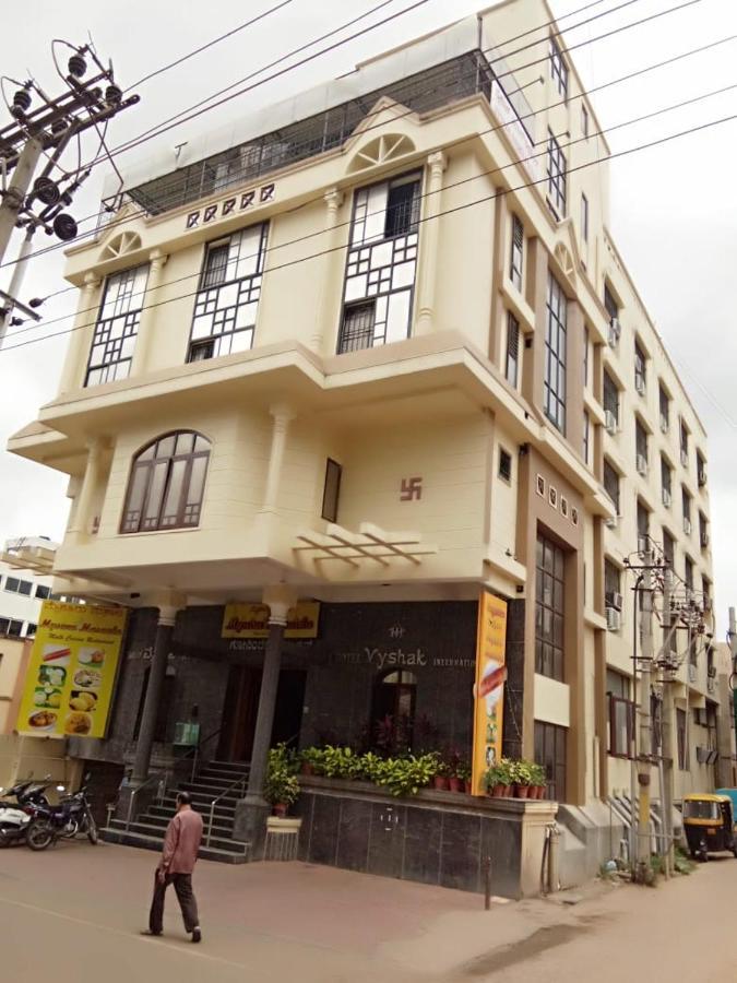 Hotel Vyshak International Mysore Extérieur photo