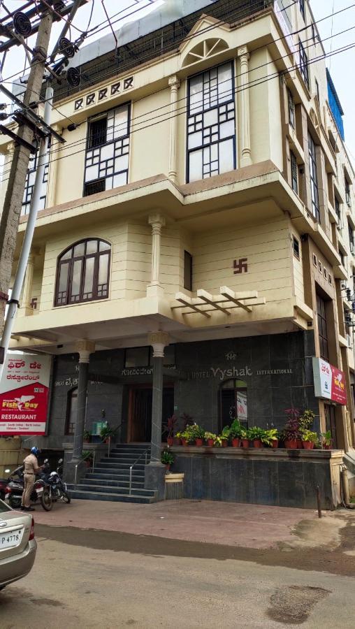 Hotel Vyshak International Mysore Extérieur photo