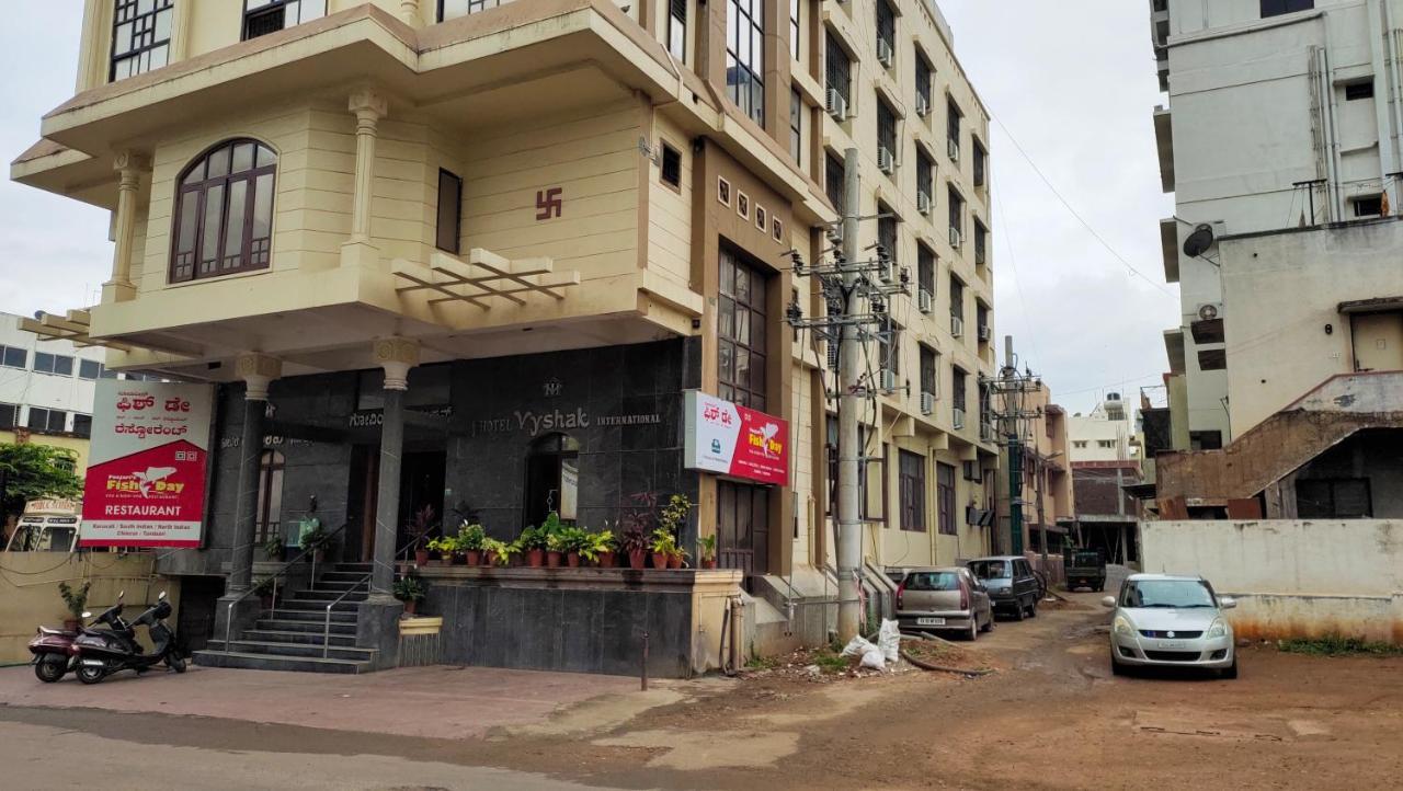Hotel Vyshak International Mysore Extérieur photo