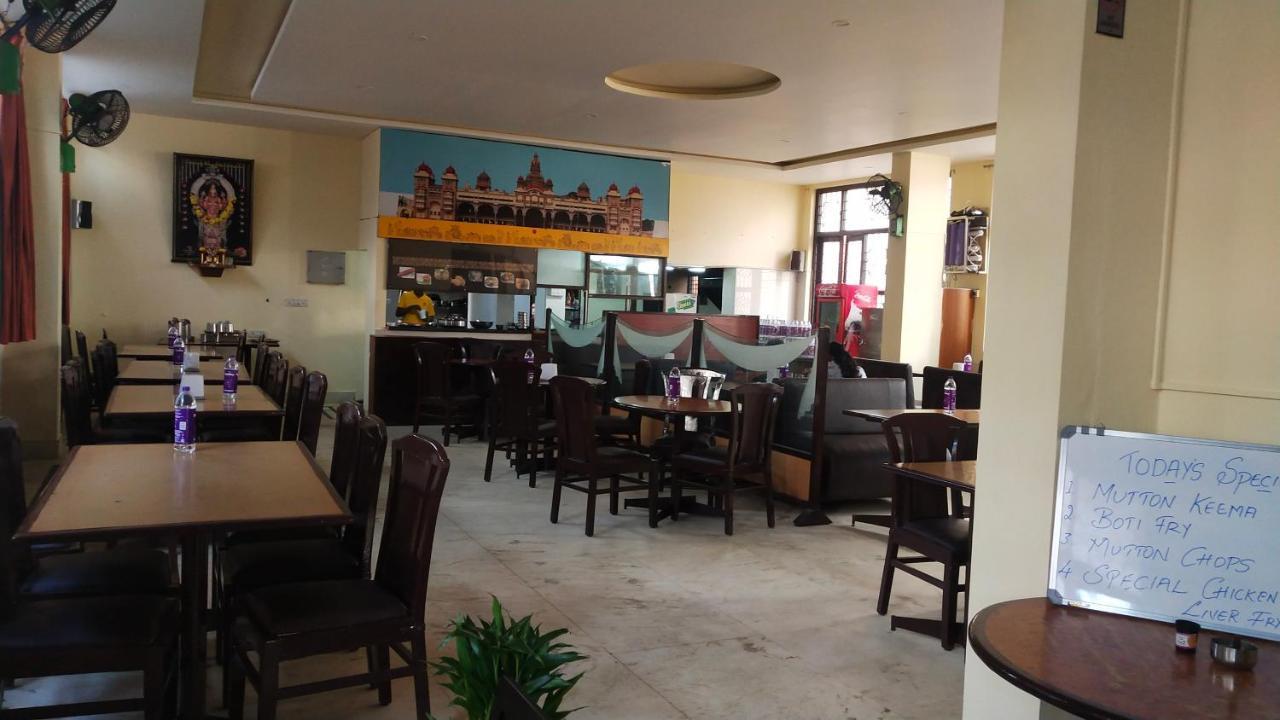 Hotel Vyshak International Mysore Extérieur photo
