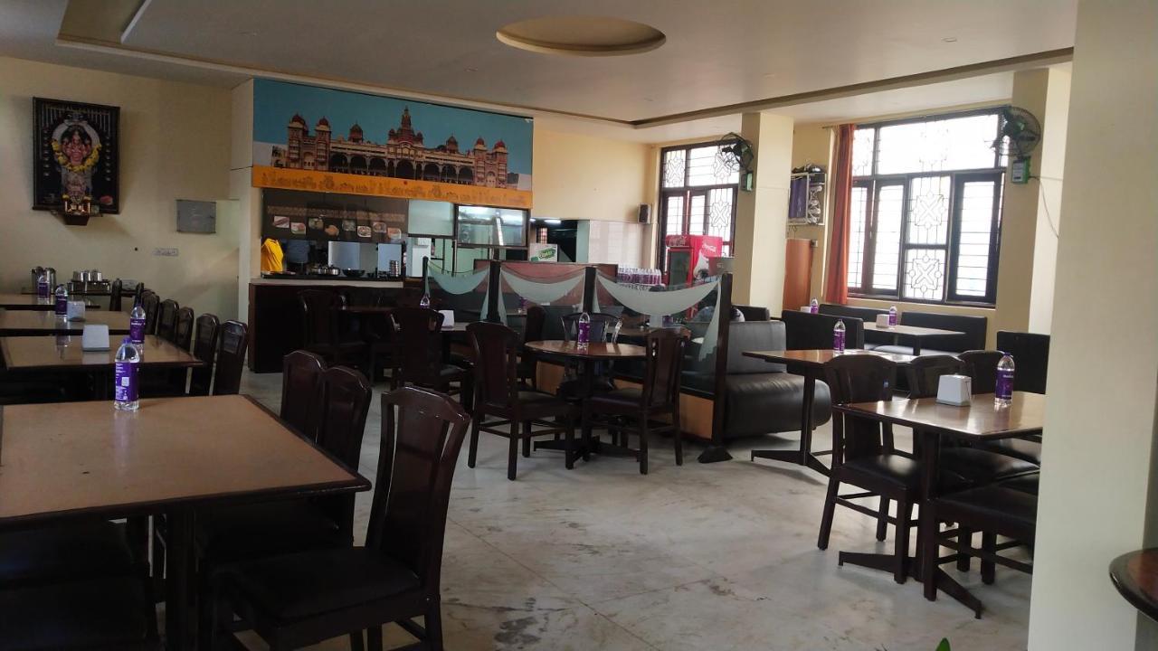 Hotel Vyshak International Mysore Extérieur photo