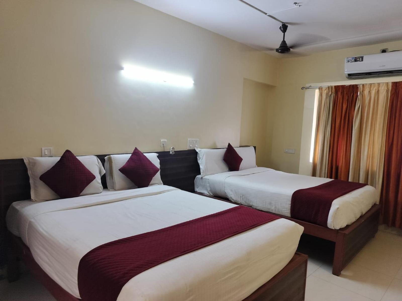 Hotel Vyshak International Mysore Extérieur photo