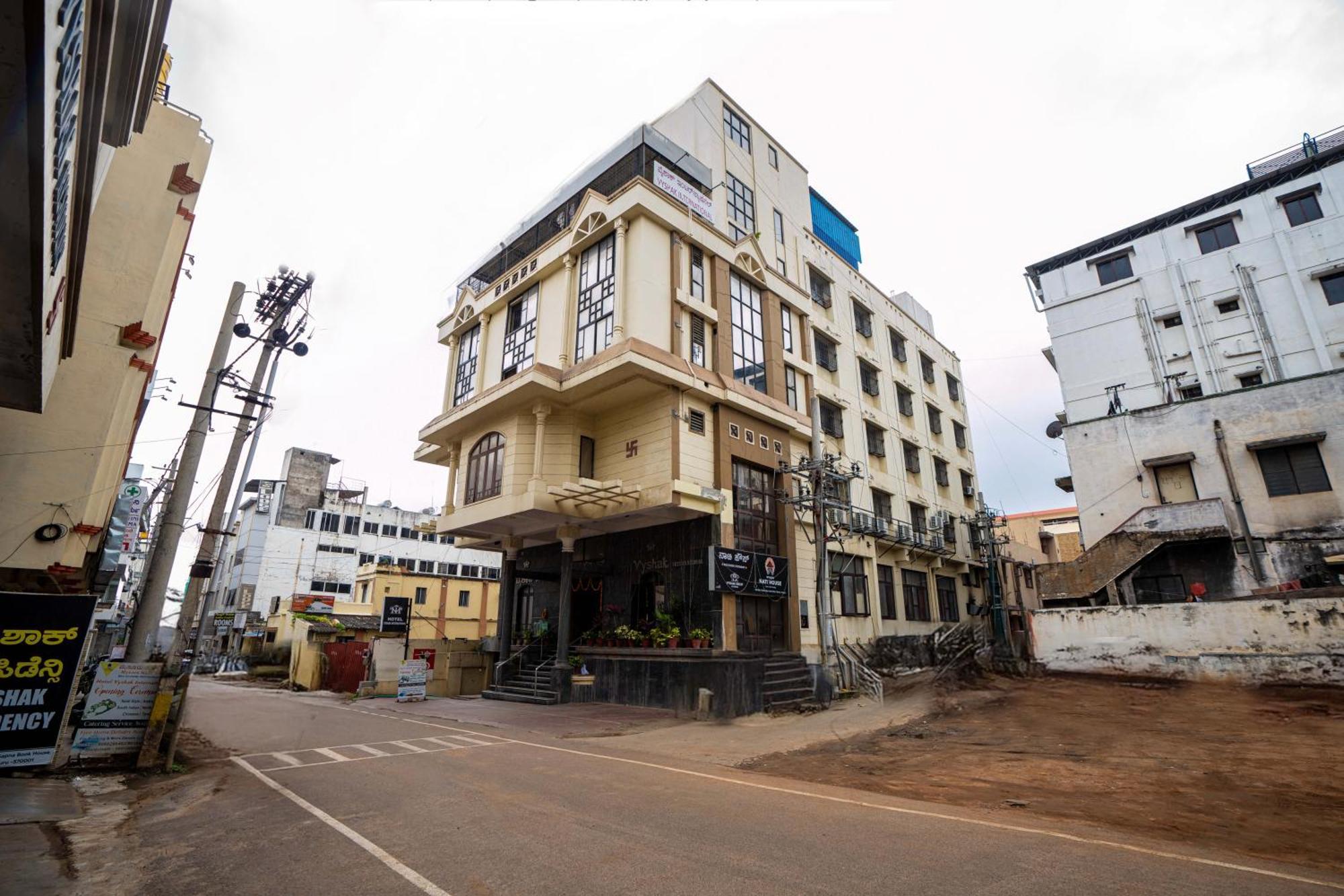 Hotel Vyshak International Mysore Extérieur photo