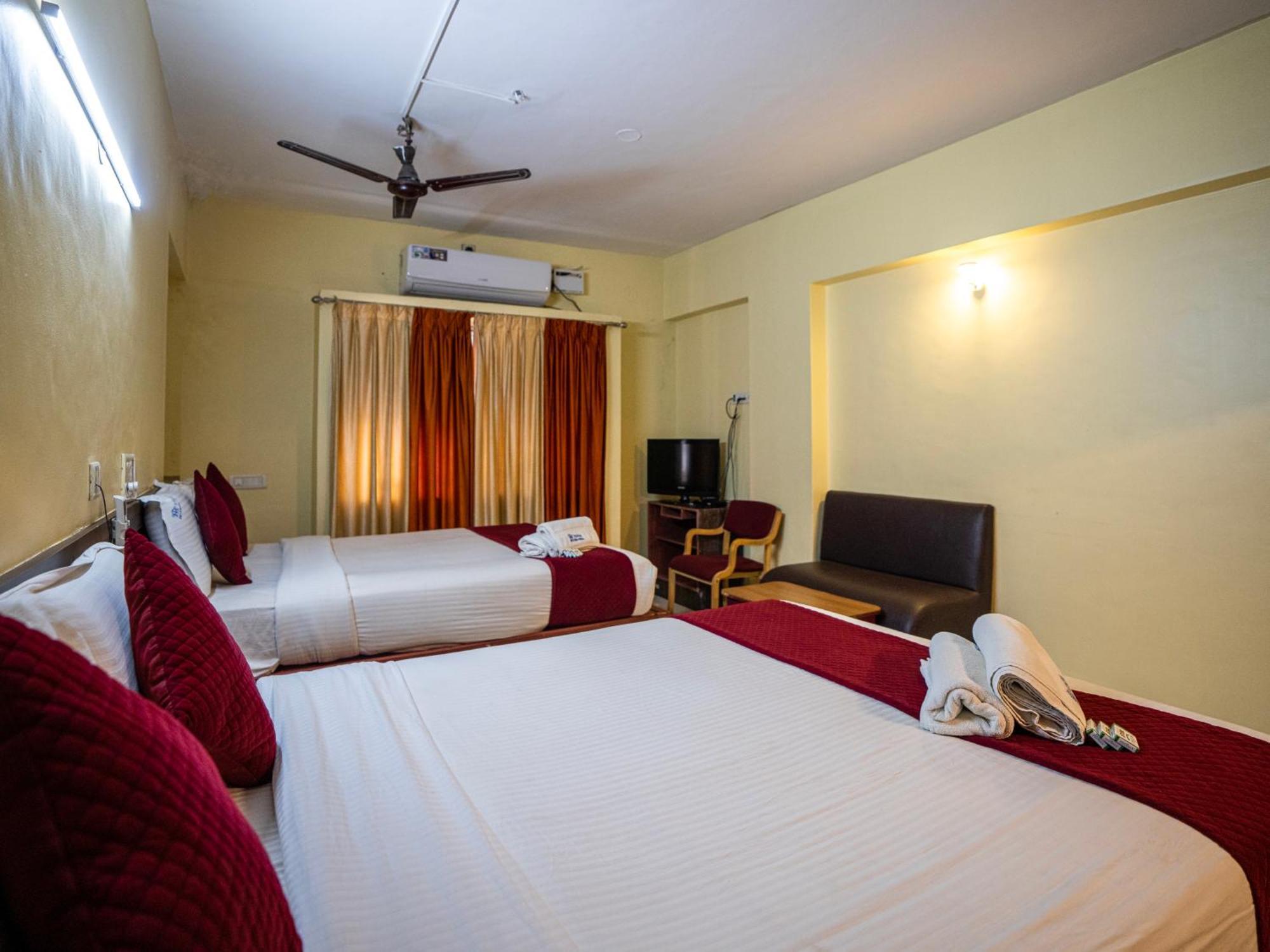 Hotel Vyshak International Mysore Extérieur photo