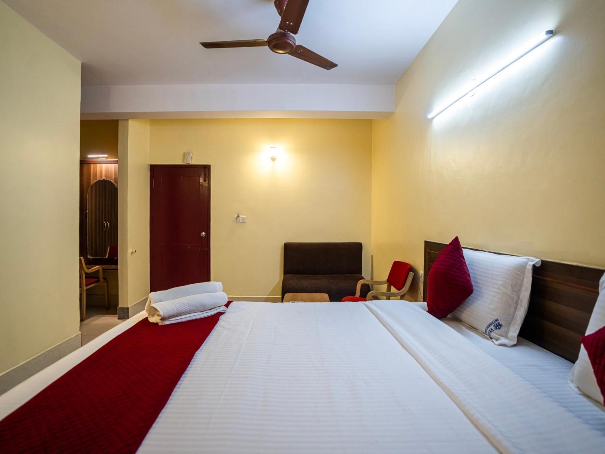 Hotel Vyshak International Mysore Extérieur photo