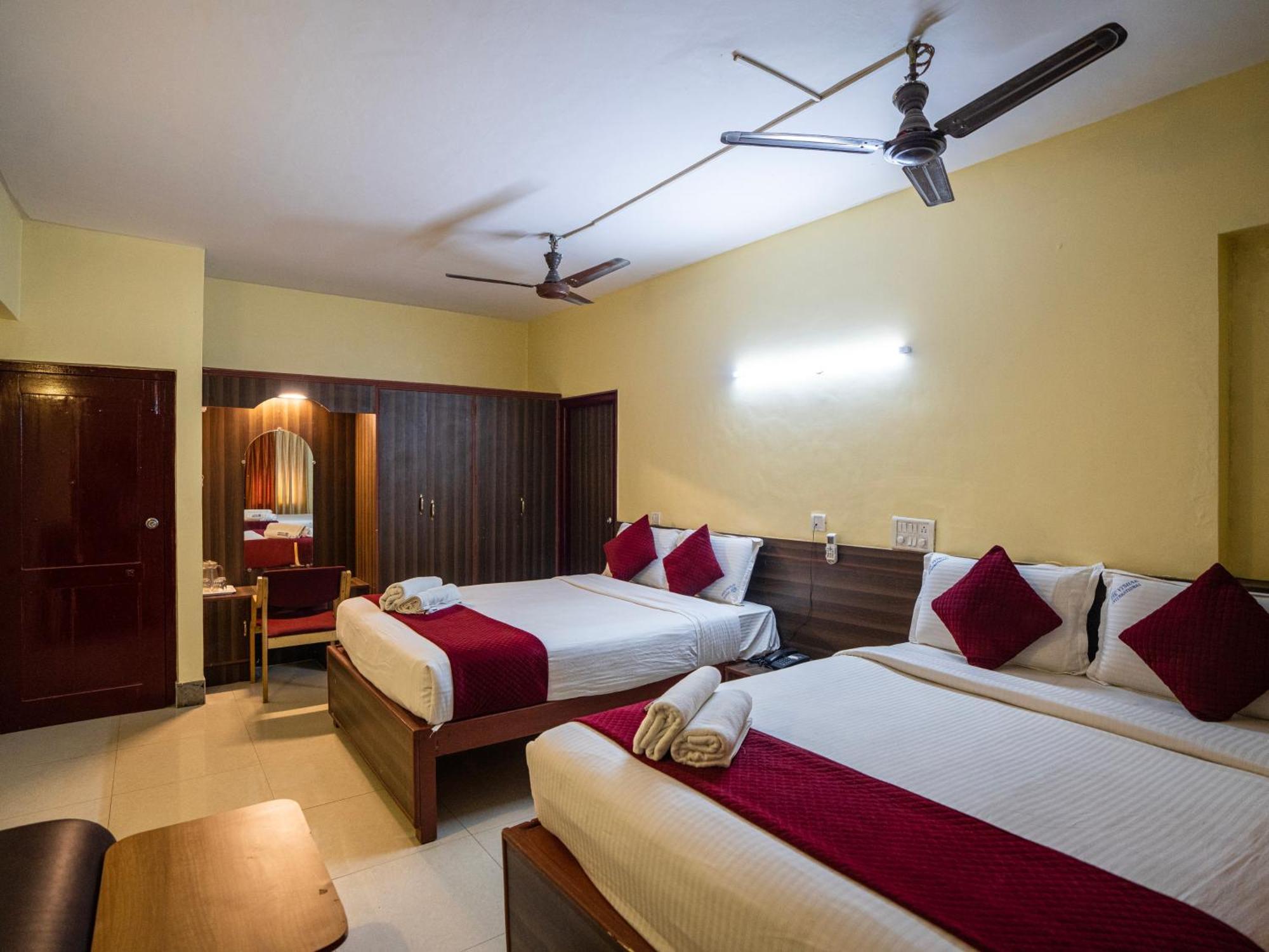 Hotel Vyshak International Mysore Extérieur photo